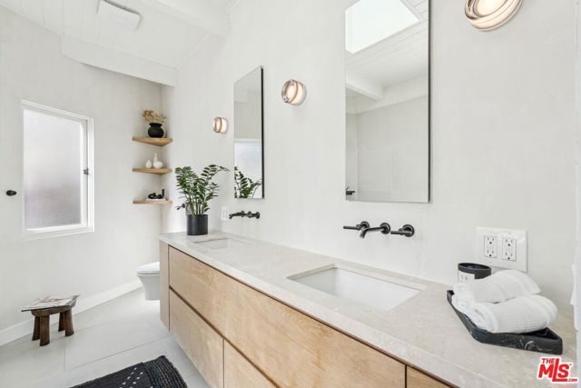 2145 Sunset Crest Drive, Los Angeles CA: https://media.crmls.org/mediaz/9013ddb3-7603-4143-9238-07b3272651e4.jpg