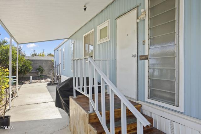 Detail Gallery Image 4 of 33 For 10685 Blackburn Rd #3,  Ventura,  CA 93004 - 2 Beds | 2 Baths