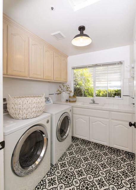 123 Reed Way, Santa Cruz CA: https://media.crmls.org/mediaz/901502f6-ab15-4ae3-b508-37e1988a044b.jpg