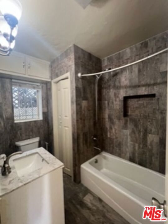 721 Pine Street, Santa Monica CA: https://media.crmls.org/mediaz/90151904-501d-4a24-9a0f-37d172a6c719.jpg