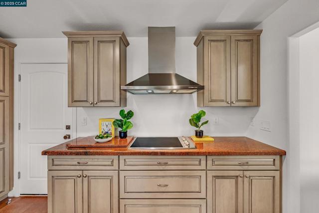 4044 Lambert Rd, El Sobrante CA: https://media.crmls.org/mediaz/90153548-2524-462b-b94c-a8e1e6abf8f6.jpg