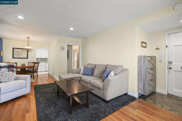 1930 N 6th St, Concord CA: https://media.crmls.org/mediaz/90153fc9-ccba-4018-bd6e-ae800d82f5d3.jpg