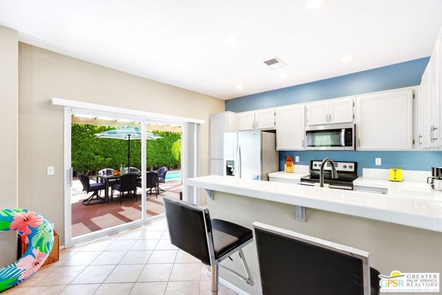 2162 Shannon Way, Palm Springs CA: https://media.crmls.org/mediaz/90155b89-99be-4514-bf9f-296511700326.jpg