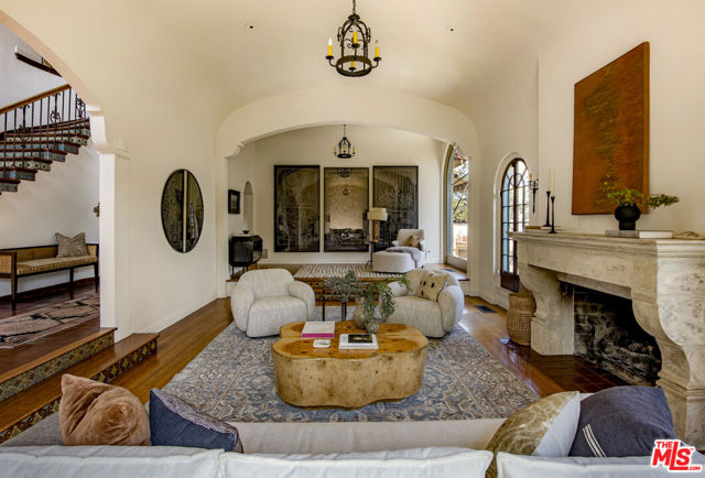 2250 N Berendo Street, Los Angeles CA: https://media.crmls.org/mediaz/90157f40-62ac-498b-b7e8-64bc8cc06689.jpg