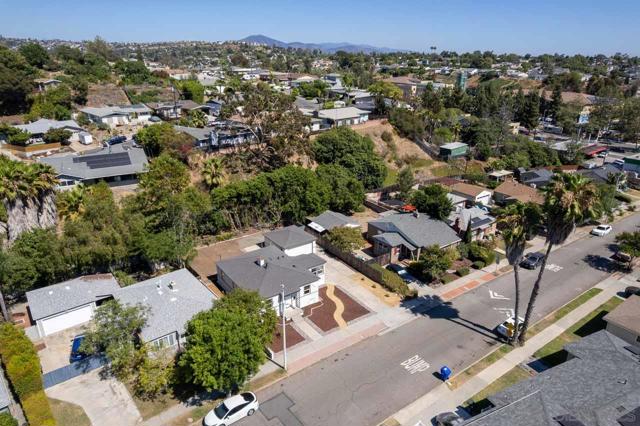 4361 Alamo Dr, San Diego CA: https://media.crmls.org/mediaz/9015f698-7a1d-427f-b922-108171931ab3.jpg