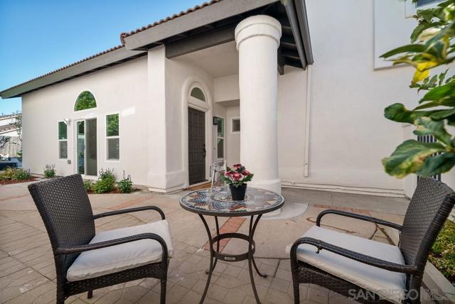 11289 Silver Buckle Way, San Diego CA: https://media.crmls.org/mediaz/9015f977-ed4c-4e16-8a58-ac2f6982139a.jpg