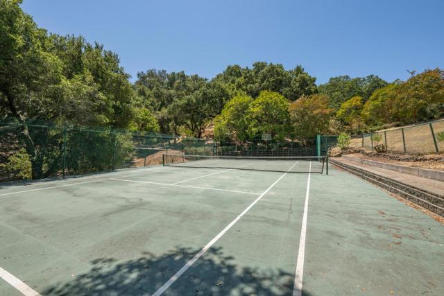 333 Raymundo Drive, Woodside CA: https://media.crmls.org/mediaz/90162fed-b092-43da-96ec-c41d378b3e12.jpg