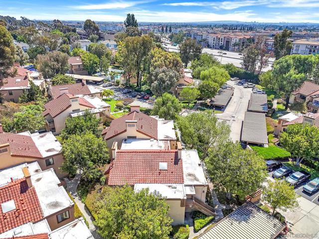 9909 Scripps Westview Way, San Diego CA: https://media.crmls.org/mediaz/90173eb6-ac9a-47f2-8b67-6b69ebdecc13.jpg