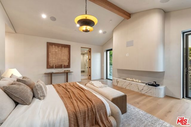 Image 27 of 69 For 11746 Blix Street