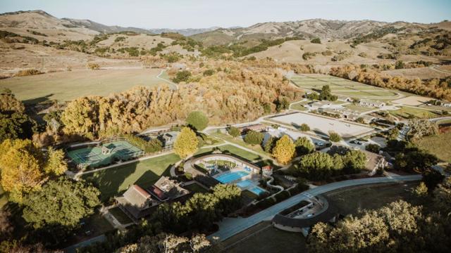 8 Corral Run, Carmel CA: https://media.crmls.org/mediaz/9017bdff-2b76-4fff-a14c-54fac2342643.jpg