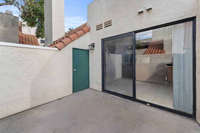 Detail Gallery Image 8 of 30 For 337 N Melrose Dr #E,  Vista,  CA 92083 - 2 Beds | 2 Baths