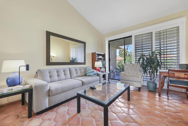 44 Malaga Drive, Rancho Mirage CA: https://media.crmls.org/mediaz/9017f783-0098-4c7e-8c02-7a1915ea6616.jpg