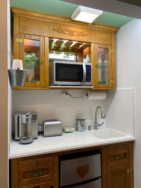 621 Mcclellan Avenue, Monterey CA: https://media.crmls.org/mediaz/90180d21-0b2c-496d-93f3-92ddce41a4d2.jpg