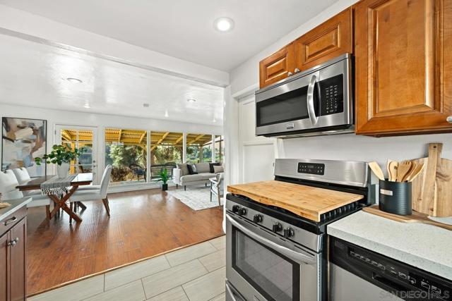 6371 Celia Vista Dr, San Diego CA: https://media.crmls.org/mediaz/90189b76-2bed-4bfd-bd82-996bea603ea4.jpg