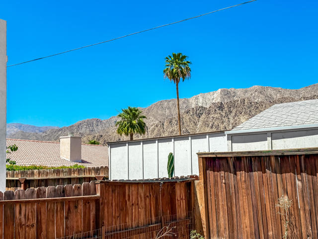 51191 Avenida Herrera, La Quinta CA: https://media.crmls.org/mediaz/9019a903-0b11-494b-8027-1cdddfb70941.jpg