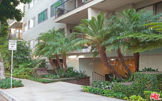 9000 Cynthia Street, West Hollywood CA: https://media.crmls.org/mediaz/9019e8e5-92df-483d-9817-d27df6f086d8.jpg