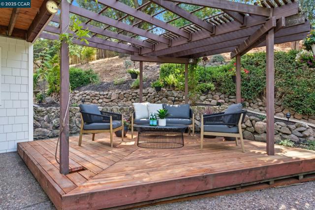 189 Rudgear Drive, Walnut Creek CA: https://media.crmls.org/mediaz/9019f83f-039b-4ee1-86e9-8455a0aef2ba.jpg