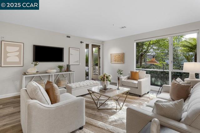 1655 N CALIFORNIA, Walnut Creek CA: https://media.crmls.org/mediaz/901a82a2-33a4-4742-b3bb-41e673655511.jpg