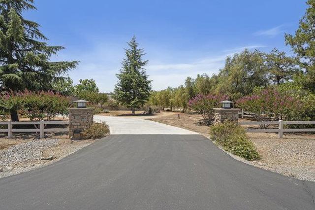 5636 Sundown Lane, Tres Pinos CA: https://media.crmls.org/mediaz/901b6b9a-6ff3-49a9-8a63-94954ec80e44.jpg