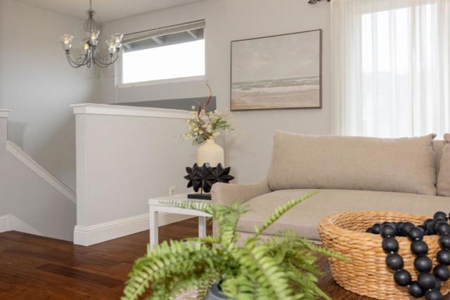 1077 Pearl Avenue, Moss Beach CA: https://media.crmls.org/mediaz/901c6af3-9da1-4545-8bc3-e93db38aa74f.jpg