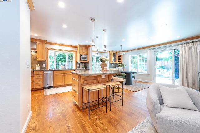 32760 Orick St, Union City CA: https://media.crmls.org/mediaz/901ce900-8812-455d-9871-9cc57b68a40c.jpg