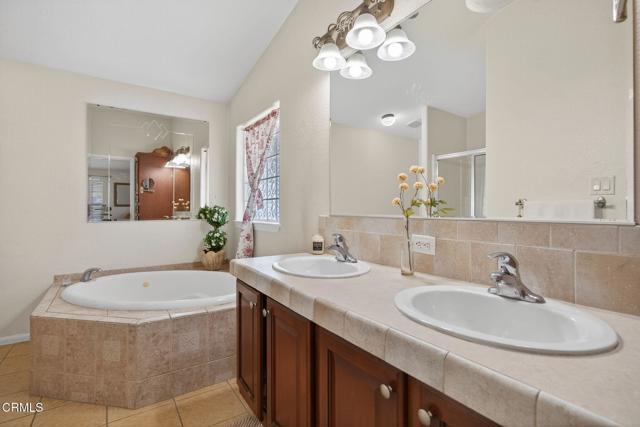 1975 Maricopa Highway, Ojai CA: https://media.crmls.org/mediaz/901d6327-7bdf-4c96-8639-6762da26e370.jpg