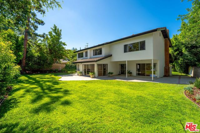 22619 Town Crier Road, Calabasas CA: https://media.crmls.org/mediaz/901e11fa-7c58-40db-a8ba-e90b89b9ea38.jpg