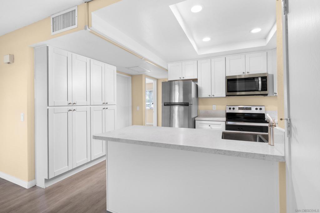 475 Midway - photo 3