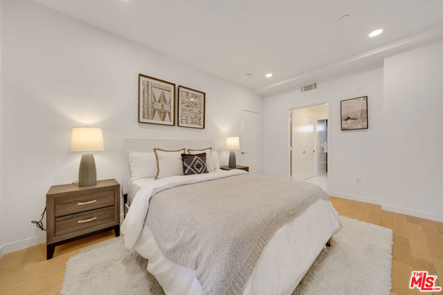 1529 S Westgate Avenue, Los Angeles CA: https://media.crmls.org/mediaz/901e5848-13d2-442a-81e1-0fe73b083069.jpg