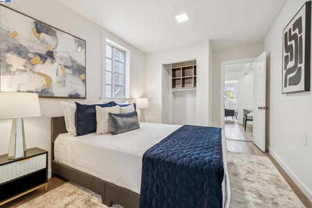 545 Central Ave, Alameda CA: https://media.crmls.org/mediaz/901e7331-11d7-464d-9d9b-498a95109526.jpg
