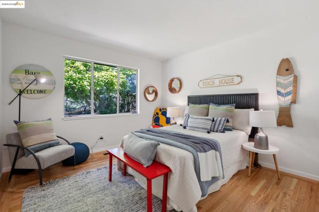 6824 Wilton Dr, Oakland CA: https://media.crmls.org/mediaz/901e7de7-6e74-4a64-943b-a829b75c1b4d.jpg