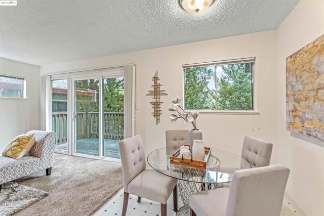 389 Somerset Rd, Piedmont CA: https://media.crmls.org/mediaz/901f330f-bb57-42a9-a4ab-8484e2698f2a.jpg