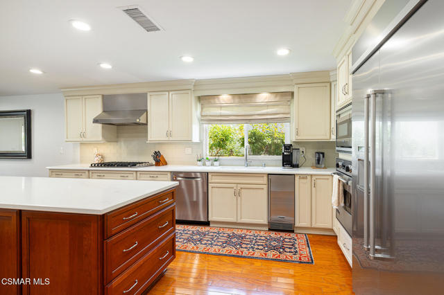 6605 Tamarind Street, Oak Park CA: https://media.crmls.org/mediaz/901f90c8-3684-43ba-8076-e89232107445.jpg