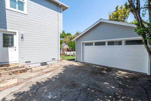 923 Grand Street, Redwood City CA: https://media.crmls.org/mediaz/901f912e-cafb-47ab-b01e-133f3945a214.jpg