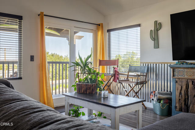 Detail Gallery Image 5 of 59 For 122 Beech Rd, Newbury Park,  CA 91320 - 3 Beds | 2 Baths