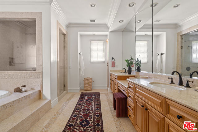 3697 Benedict Canyon Lane, Sherman Oaks CA: https://media.crmls.org/mediaz/901fb7db-a8cb-4f11-ae94-c0e87d18e3c6.jpg