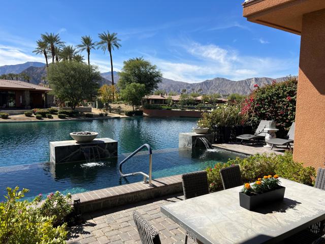 50135 Camino Privado, La Quinta CA: https://media.crmls.org/mediaz/902001fe-d662-461f-860b-245409d9f961.jpg