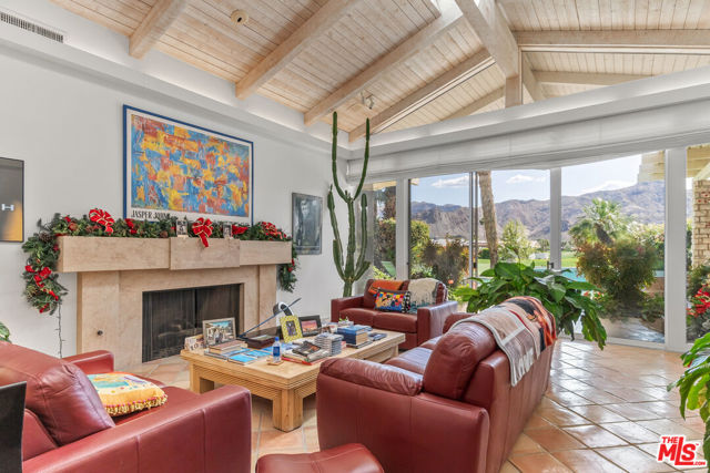 7 Churchill Lane, Rancho Mirage CA: https://media.crmls.org/mediaz/90200bb0-11de-4cd2-815a-85dc666e36cc.jpg