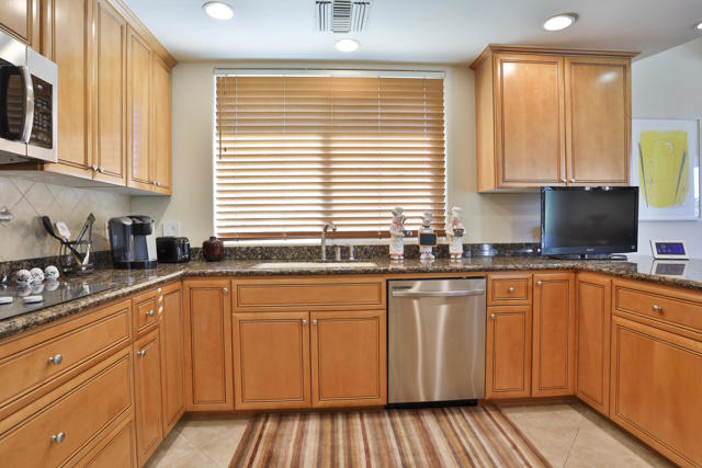 45735 Pawnee Road, Indian Wells CA: https://media.crmls.org/mediaz/90206855-1611-42d4-a84d-6cc1aefd94d5.jpg
