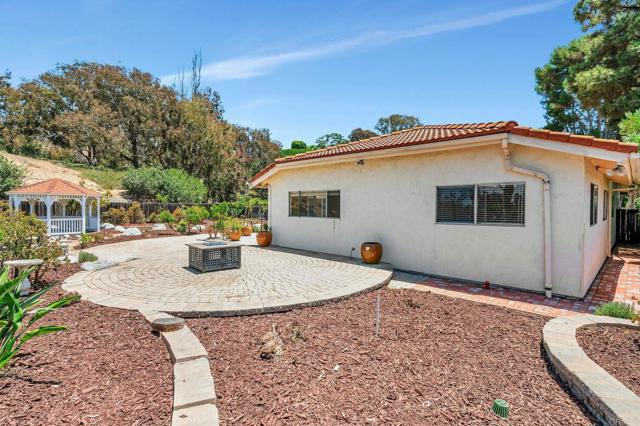 5623 JOCKEY WAY, Bonita CA: https://media.crmls.org/mediaz/90208426-4d38-44d0-8b4b-f32885e713ab.jpg