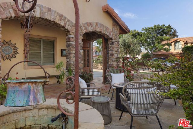 1786 Blossom Court, Thousand Oaks CA: https://media.crmls.org/mediaz/90208ace-d994-43ba-9d02-aca50e05ecaa.jpg