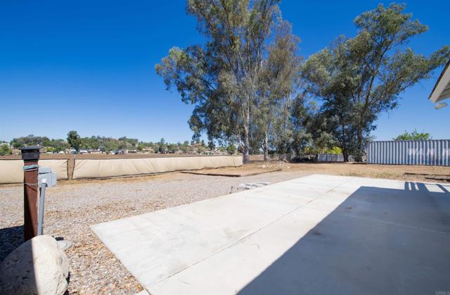1355 Franklin Lane, Ramona CA: https://media.crmls.org/mediaz/9020a720-ffab-4a83-969e-2f0c05f4e968.jpg