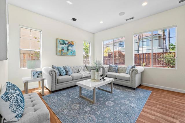336 Arrowhead Way, Hayward CA: https://media.crmls.org/mediaz/9020c9d1-05a0-4c93-81f0-c3d7bdad9793.jpg