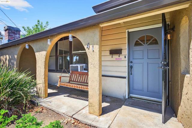41 Corte Dorado Ct., Benicia CA: https://media.crmls.org/mediaz/9021329e-6cee-4fc1-b16b-7cbc493f4ff8.jpg