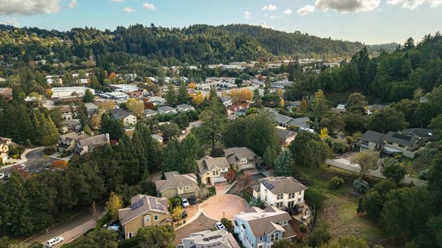 5 Tuscany Court, Scotts Valley CA: https://media.crmls.org/mediaz/902139fe-3d33-4396-9658-6a7389577cd9.jpg