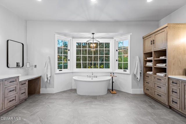 28845 Countryside Drive, Agoura Hills CA: https://media.crmls.org/mediaz/90214dfa-864a-4310-b21c-623f30d90f55.jpg