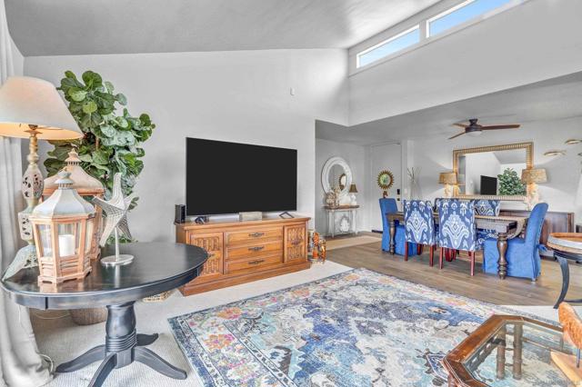 6455 La Jolla Blvd, La Jolla CA: https://media.crmls.org/mediaz/9021fd0c-7fae-46d3-9dc3-3905e5cec945.jpg