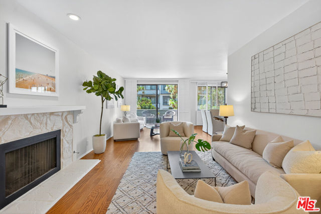 311 Bora Bora Way, Marina del Rey CA: https://media.crmls.org/mediaz/9022251b-5e82-437b-931c-d3b6dd519c9e.jpg