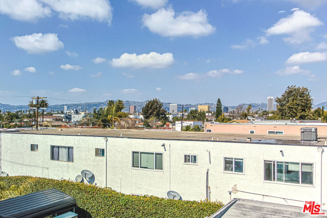 1923 Carmona Avenue, Los Angeles CA: https://media.crmls.org/mediaz/902369b2-5003-4217-8e72-e2cda851de16.jpg