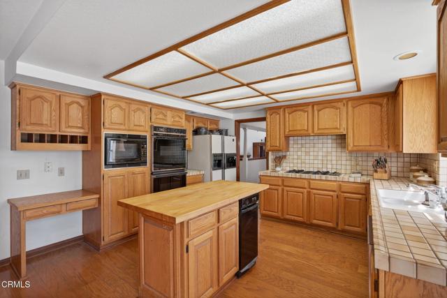 1809 Via Montecito, Camarillo CA: https://media.crmls.org/mediaz/90243d89-ed55-4b25-93a7-c00ab77415f0.jpg